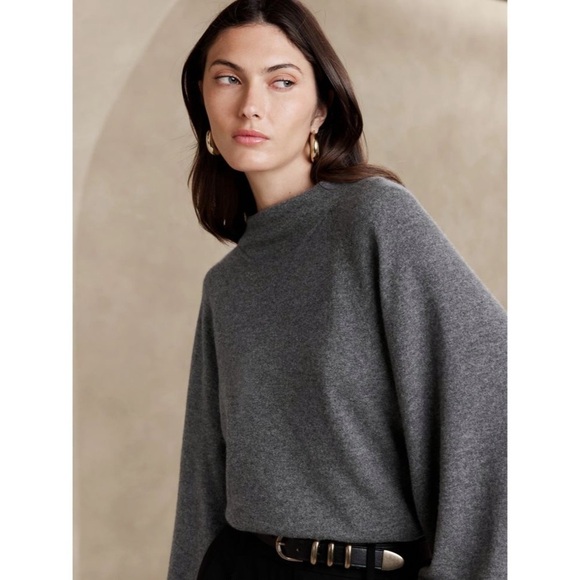 Banana Republic Calvina Cashmere Sweater Top Comfy Minimalist Capsule XS - Picture 3 of 12